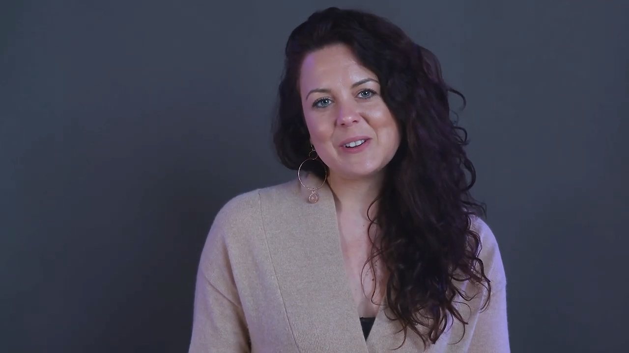 Laura Butler speaking to camera in her client testimonial video