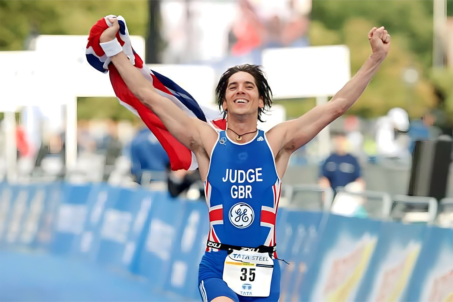 Steve Judge racing in a paratriathlon
